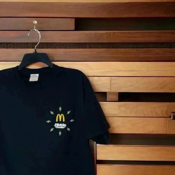 J Balvin Familia McDonald’s Employee T-shirt Latge 100% Authentic. - Picture 4 of 4